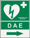 Cartello indicazione defibrillatore a destra